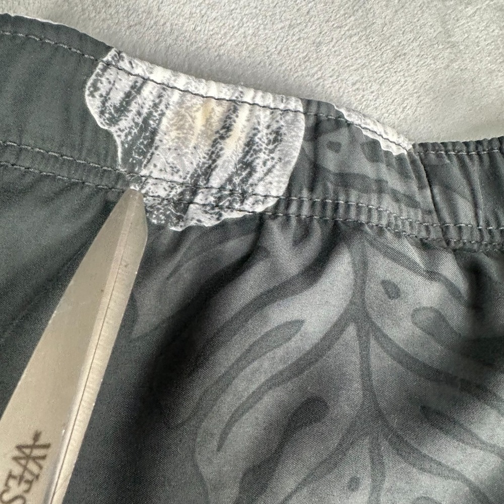 Abercrombie & Fitch Swim Shorts Mens Medium Floral Gray Board Shorts Casual - Picture 8 of 12